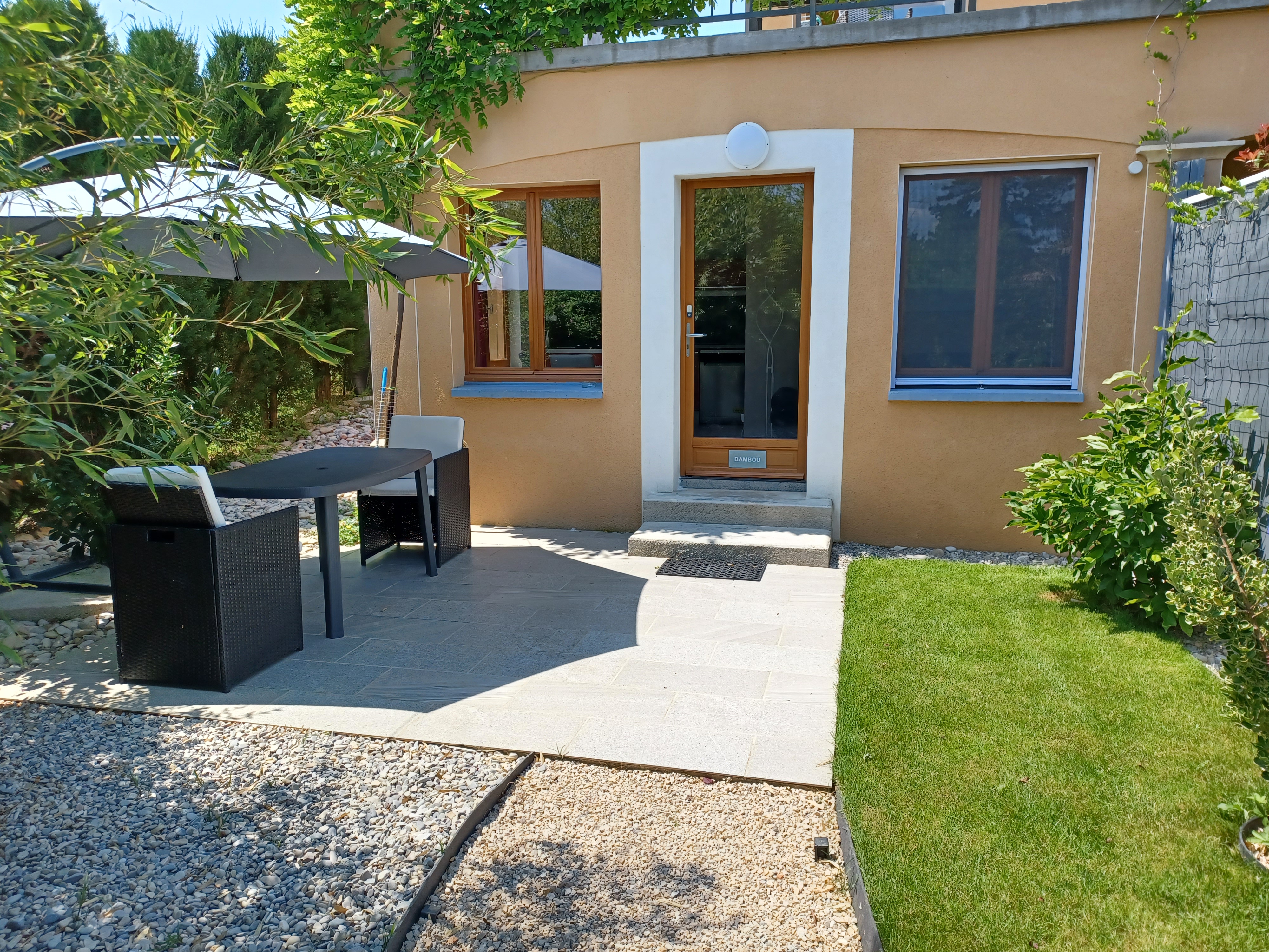 Terrasse privée et accès libre au jardin