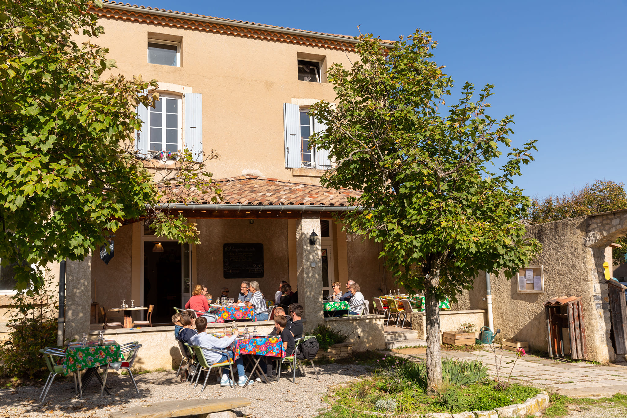 Auberge et sa terasse