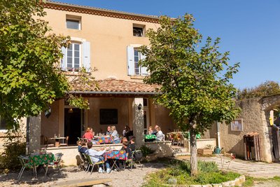 Auberge et sa terasse