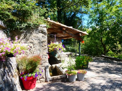 Lavoir dans le village