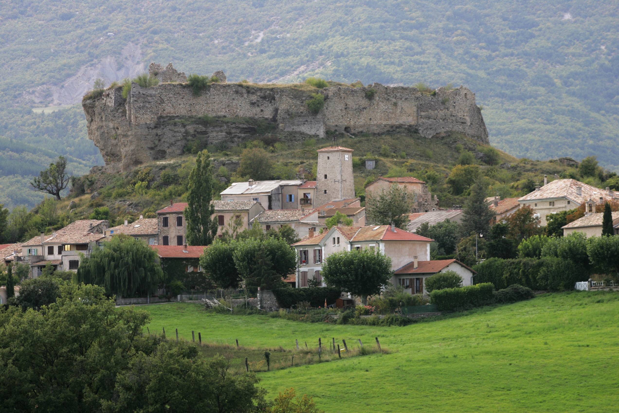 Vue sur le château de Mison