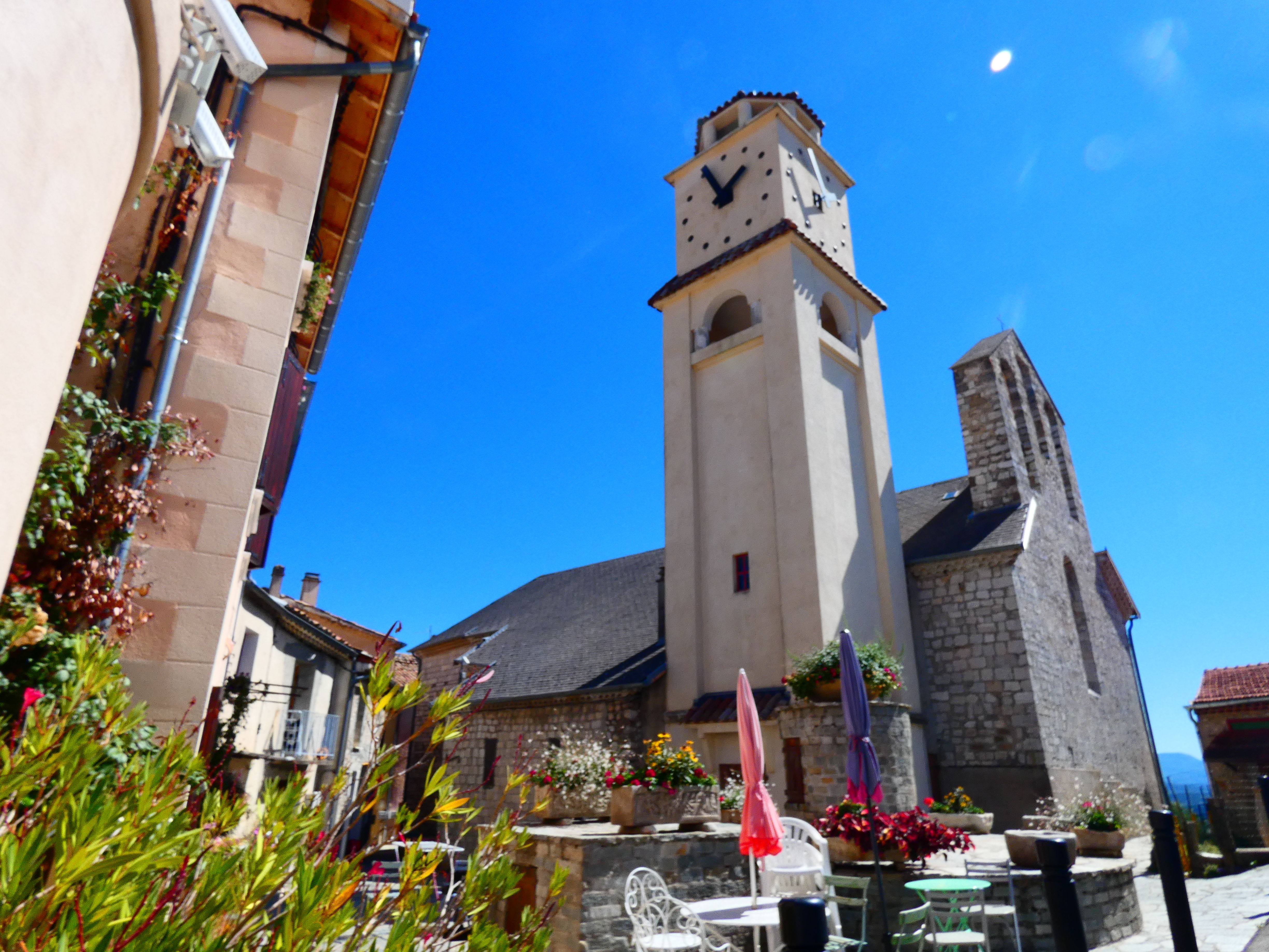 Le beffroi accolé à l'église Saint-Laurent