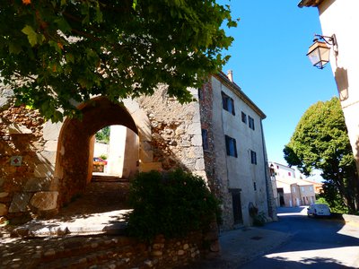 La porte de ville et le château