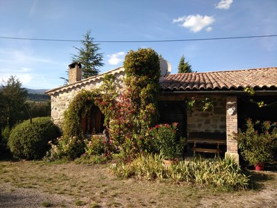 Gîte côté petite mare fleurie