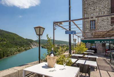 Terrasse surplombant la Durance