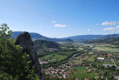 Le Rocher Pointu avec vue sur Serres