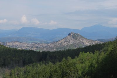 Vue sur le Pic de l'Aigle depuis le sentier du Cirque de Saint-Genis