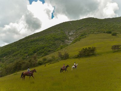 Ambiance paisible avec panorama sur les collines