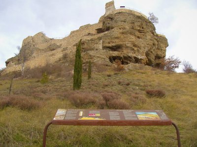 Table de lecture au pied du château