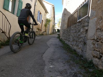 Ruelles du village d'Eourres